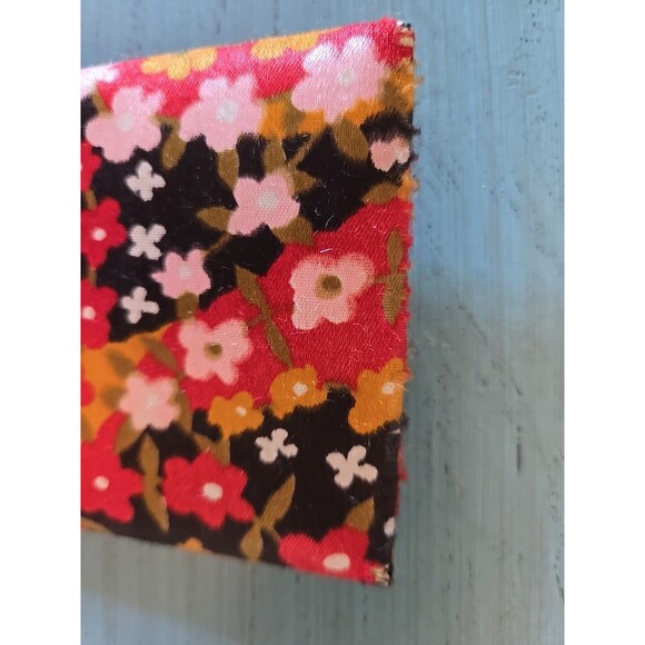 Handmade tissue holder Small Floral Print. Fun stocking stuffer. 4"×2.5" Satin - Picture 5 of 7